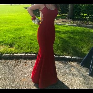 Size 0 tailored gown. Cups in them.  Elegant but sexy.